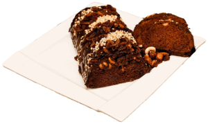 COMBER - Ciasto czekoladowe obficie nasączone ponczem z kawałkami orzechów w środku, z wierzchu oblane czekoladą.